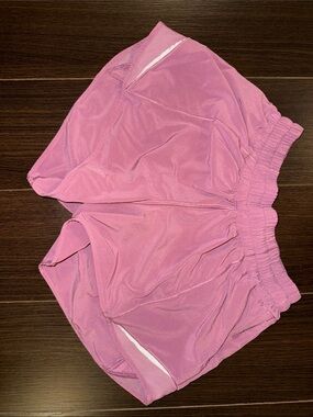 Lululemon Shorts Hotty Hot, Low Rise 4”, sz4